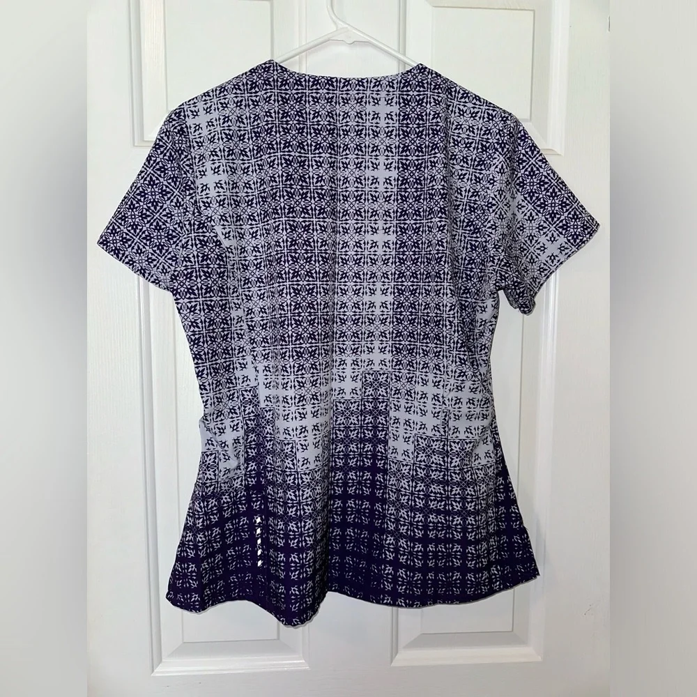 Scrub Top. Barco One - Picture 2 of 4